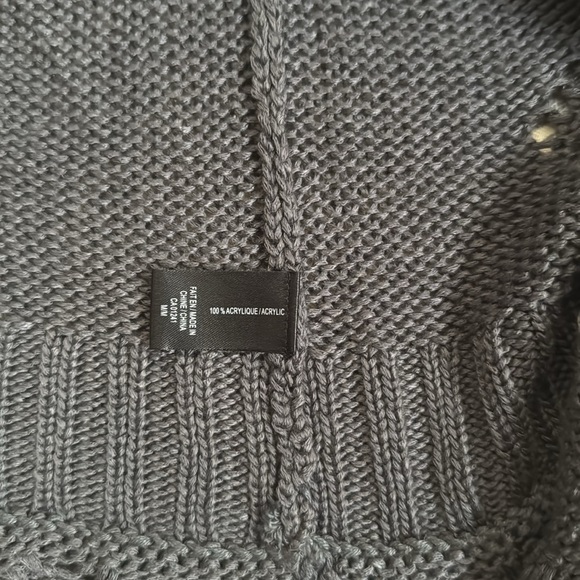 Stylish Gray Cardigan - Picture 4 of 4